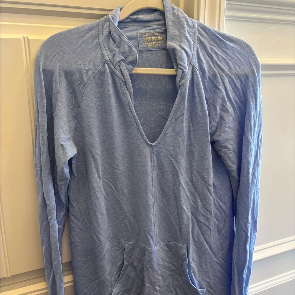 Lilly Pulitzer Luxletic Pullover light blue - size M